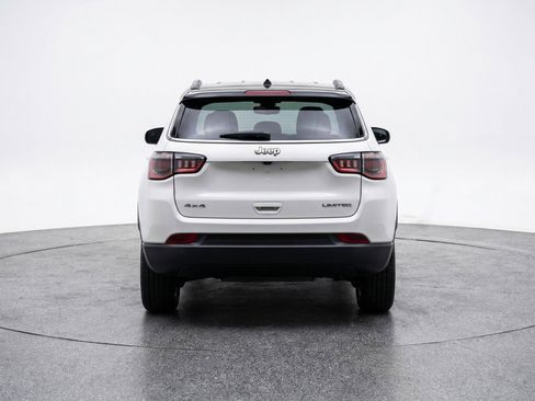 Used 2025 Jeep Compass Latitude AWD/4WD image 7