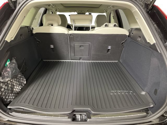 Certified 2025 Volvo XC60 T8 Plus w/ Protection Package Premier AWD/4WD image 40