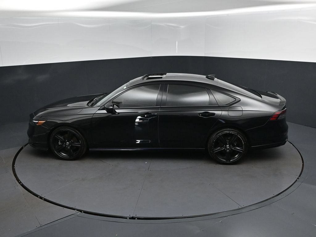 Used 2025 Honda Accord Sport image 32