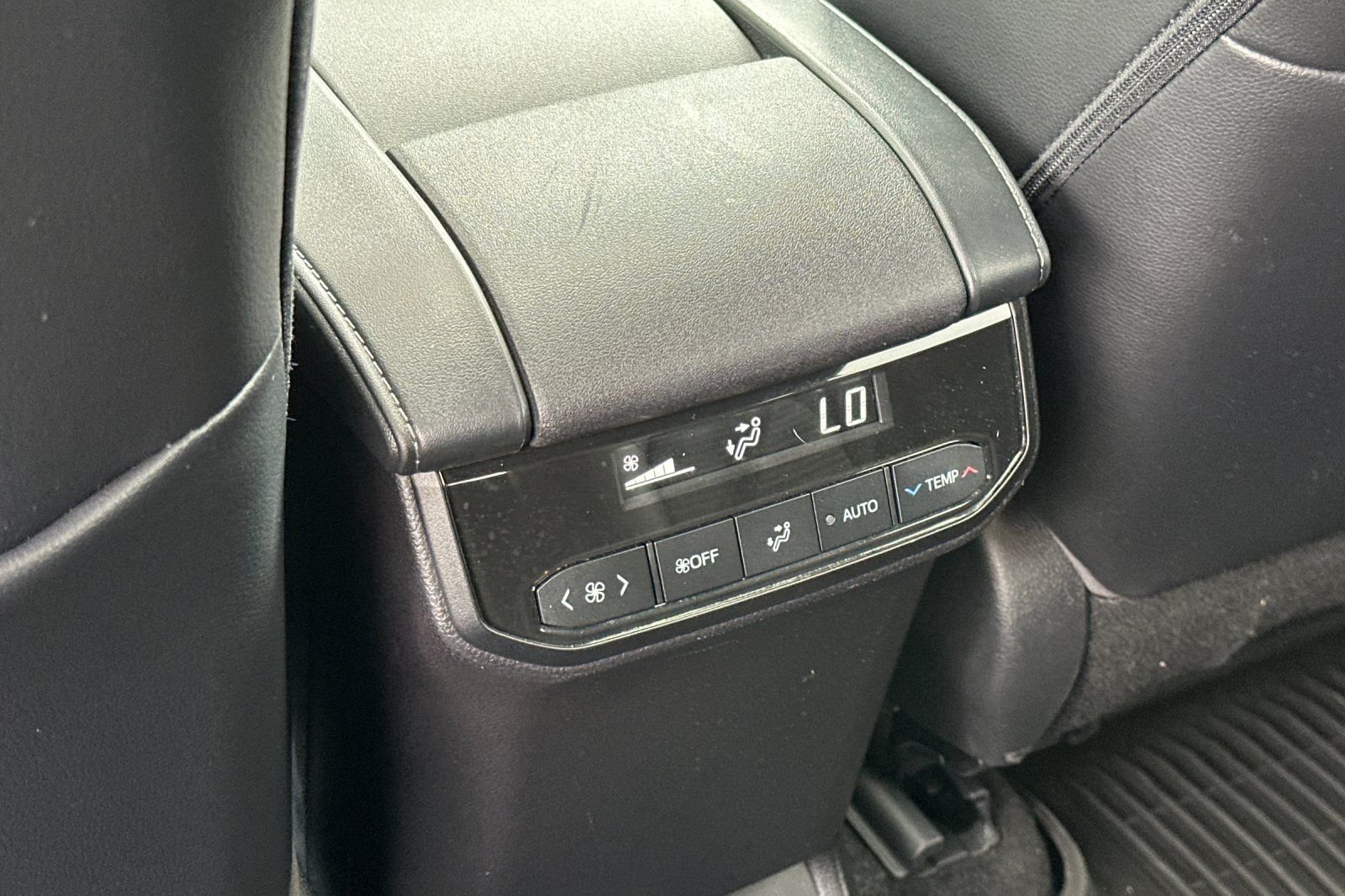 Used 2023 Toyota Highlander XSE AWD/4WD image 14