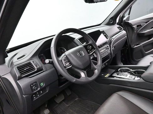 Used 2024 Honda Passport Black Edition image 18