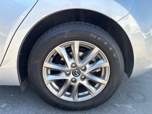Used 2017 MAZDA MAZDA3 Sport FWD image 10