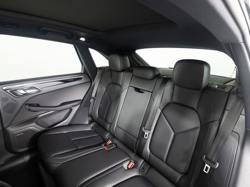 Certified 2026 Porsche Macan Turbo AWD/4WD image 39