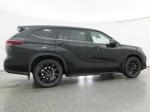 New 2026 Toyota Highlander XLE image 24