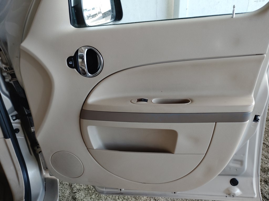 Used 2009 Chevrolet HHR LS FWD image 11