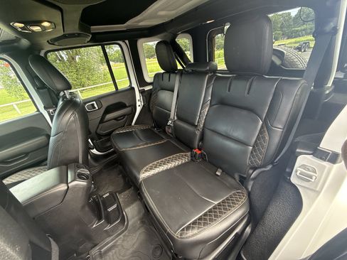 Used 2021 Jeep Wrangler Unlimited Sahara AWD/4WD image 22