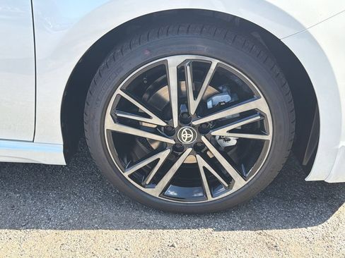 New 2026 Toyota Camry Hybrid FWD image 12