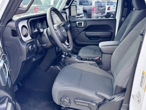 Used 2024 Jeep Wrangler Unlimited w/ Convenience Group AWD/4WD image 21