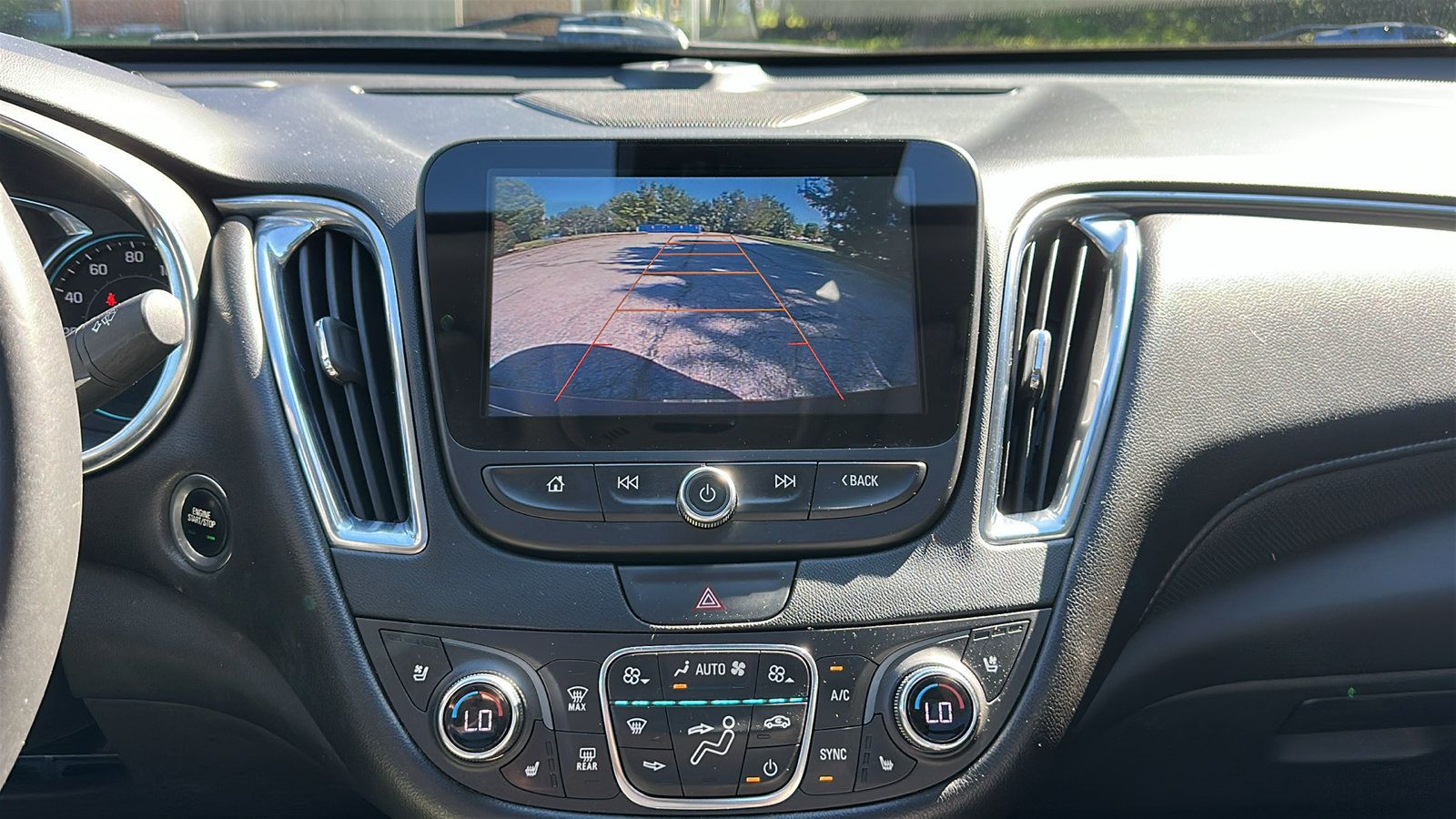Used 2016 Chevrolet Malibu Premier w/ Driver Confidence Package II FWD image 21
