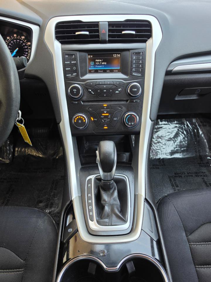 Used 2015 Ford Fusion SE FWD image 16