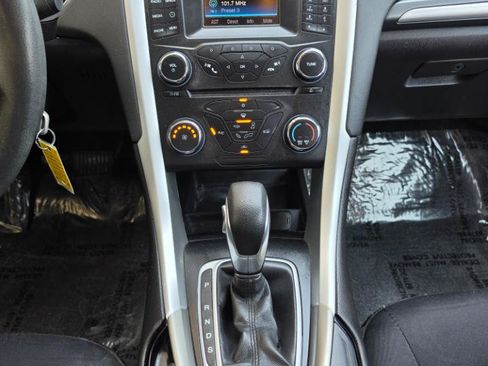 Used 2015 Ford Fusion SE FWD image 16