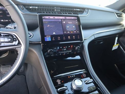 New 2025 Jeep Grand Cherokee L Overland w/ Luxury Tech Group IV image 5