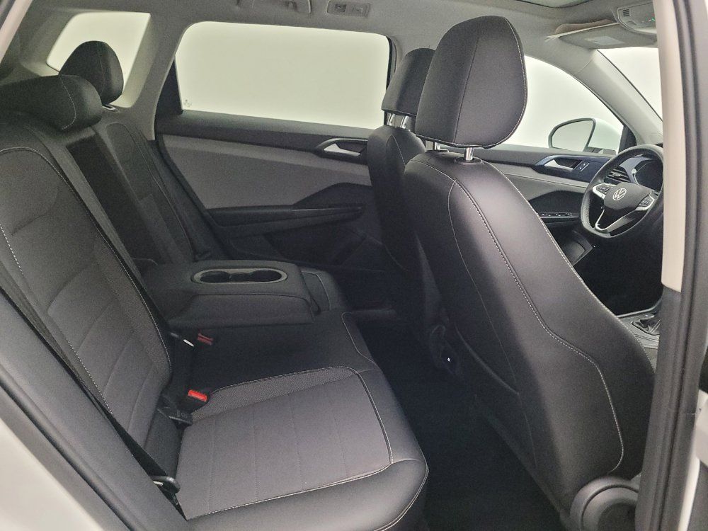 Used 2023 Volkswagen Taos SE w/ Panoramic Sunroof Package FWD image 19