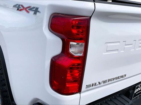 Used 2022 Chevrolet Silverado 2500 Custom w/ Custom Value Package AWD/4WD image 27