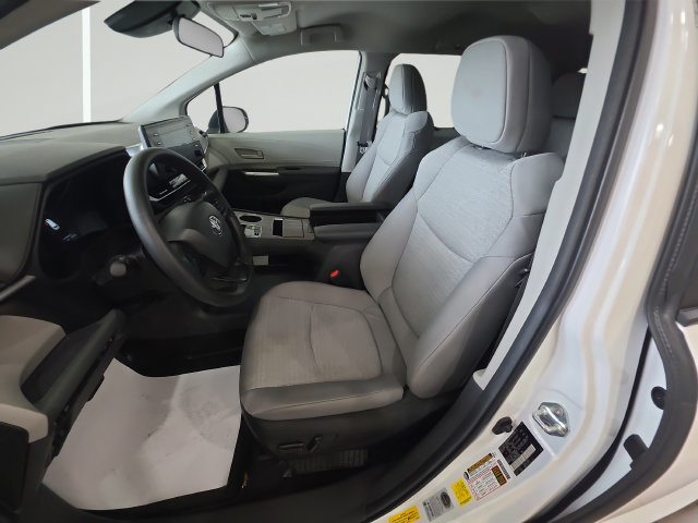Used 2024 Toyota Sienna LE FWD image 12