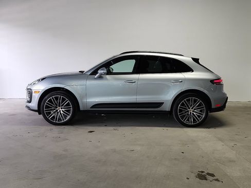 Certified 2026 Porsche Macan AWD/4WD image 2