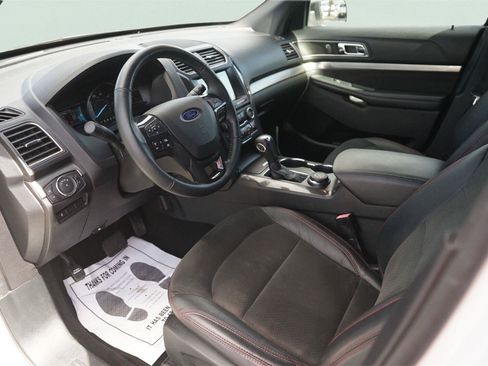 Certified 2018 Ford Explorer XLT w/ Equipment Group 202A AWD/4WD image 8