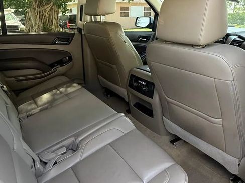 Used 2017 Chevrolet Suburban LT RWD image 15