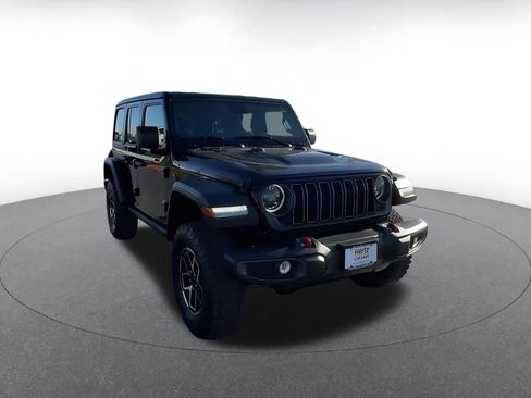Used 2025 Jeep Wrangler Rubicon image 3