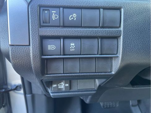 Certified 2025 Toyota Tacoma SR5 AWD/4WD image 10