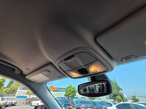 Used 2020 Jeep Cherokee Limited image 21