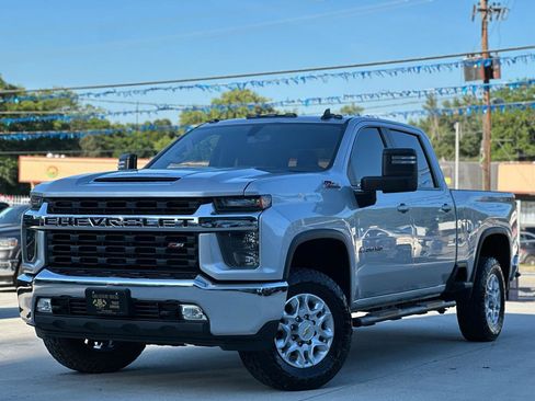 Used 2022 Chevrolet Silverado 2500 LT w/ Convenience Package AWD/4WD image 3