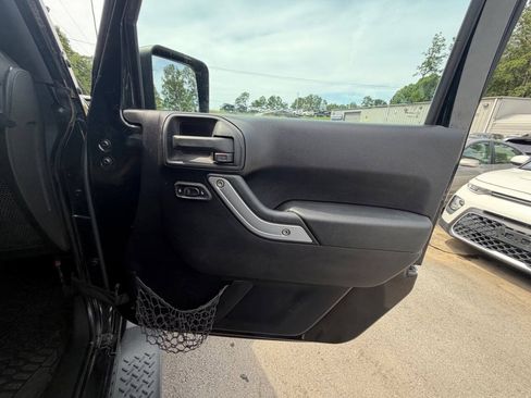Used 2012 Jeep Wrangler Unlimited Rubicon w/ Dual Top Group AWD/4WD image 16