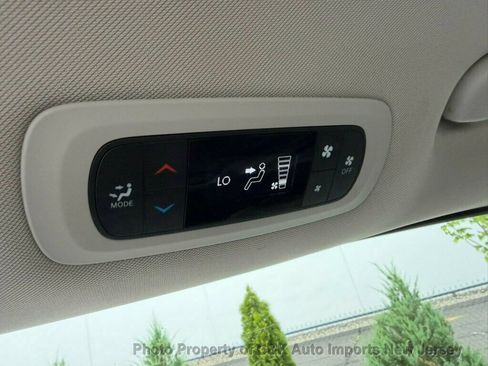 Used 2020 Chrysler Voyager L FWD image 16
