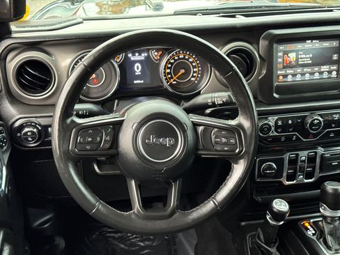 Used 2022 Jeep Gladiator Sport image 16