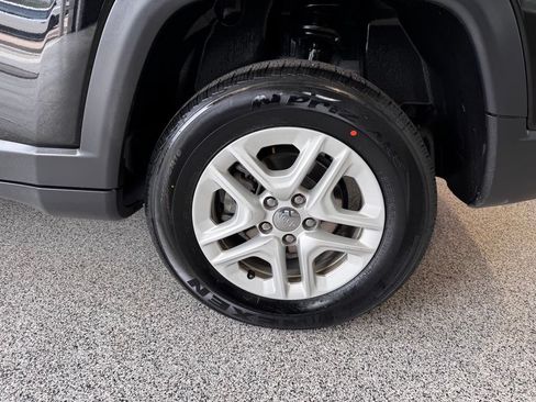 Used 2021 Jeep Compass Sport AWD/4WD image 9