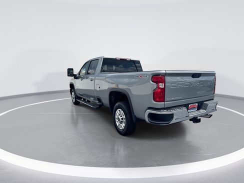 Used 2025 Chevrolet Silverado 2500 LT w/ Convenience Package AWD/4WD image 6