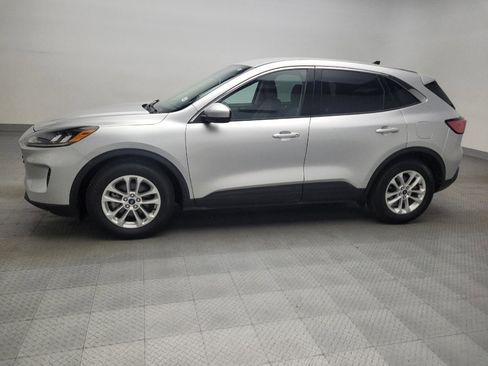 Used 2020 Ford Escape SE FWD image 2