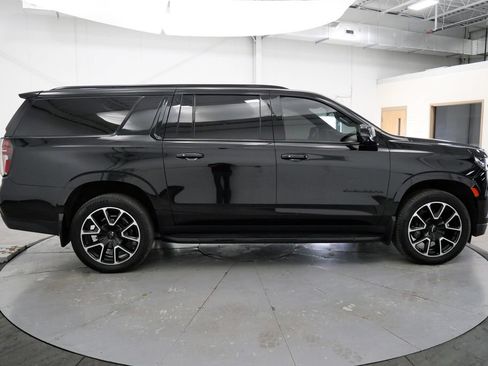 Used 2023 Chevrolet Suburban RST w/ Luxury Package AWD/4WD image 8