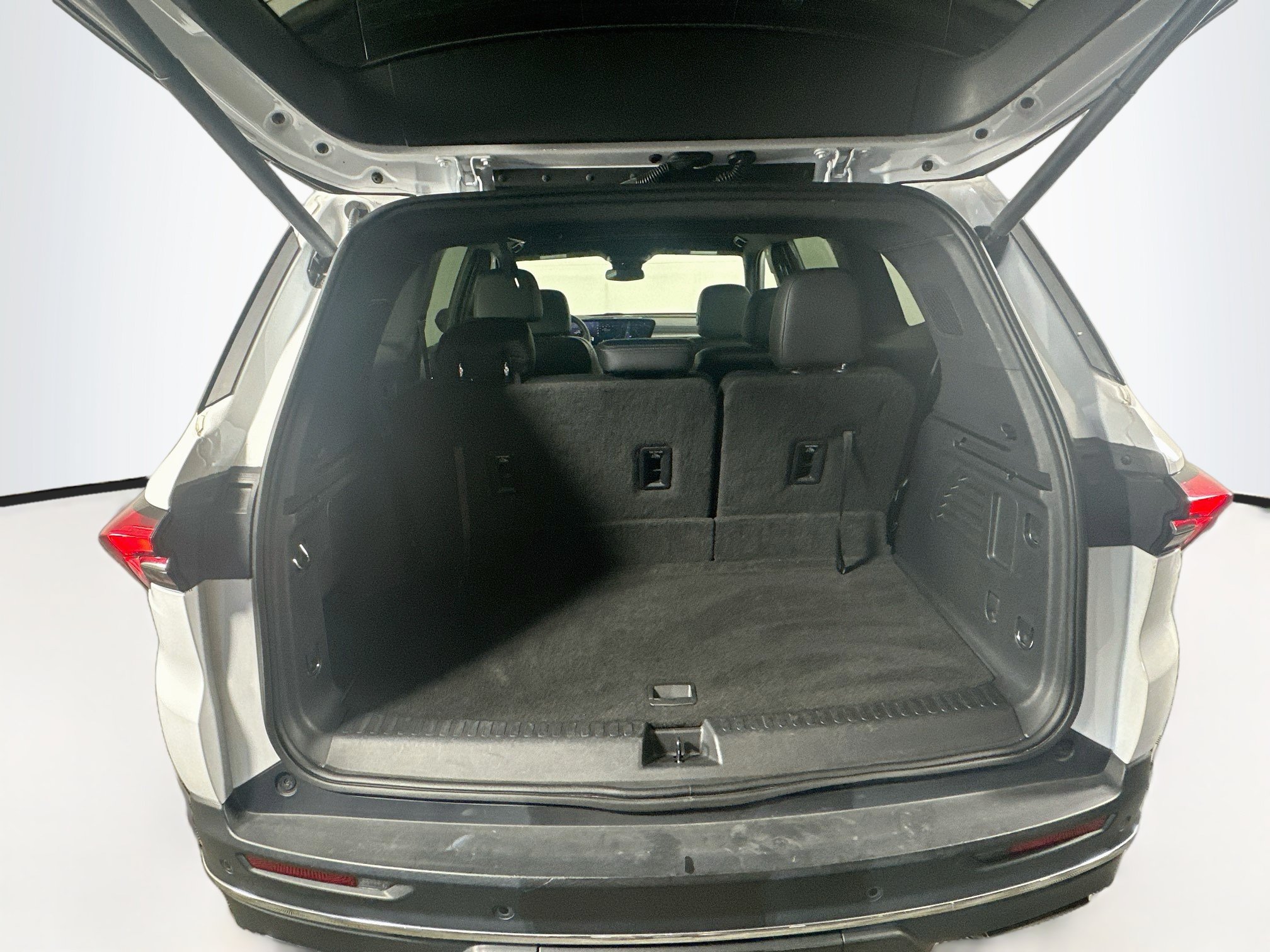 Used 2025 Buick Enclave Preferred FWD image 30