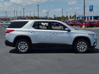Used 2021 Chevrolet Traverse LT FWD video 4