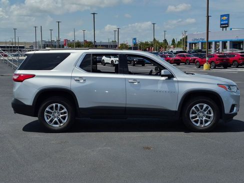 Used 2021 Chevrolet Traverse LT FWD image 4