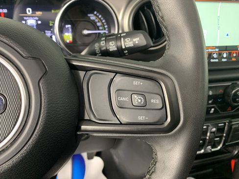 Used 2023 Jeep Wrangler Unlimited w/ Sun & Screen Package AWD/4WD image 16