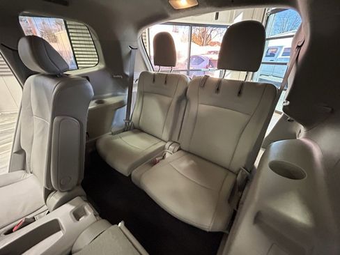Used 2011 Toyota Highlander SE image 8