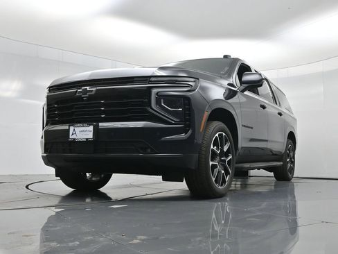 Used 2025 Chevrolet Suburban RST RWD image 37