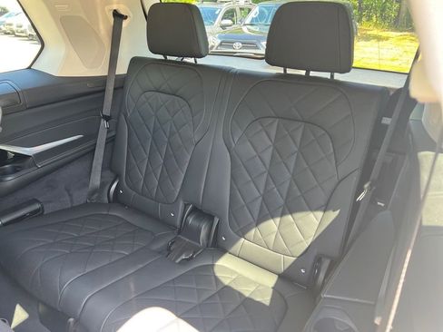 Used 2024 BMW X7 xDrive40i image 29