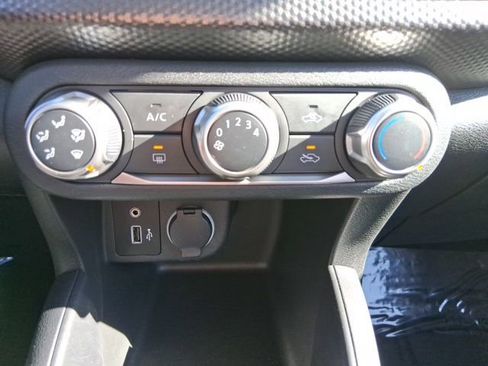 Used 2020 Nissan Kicks S image 24