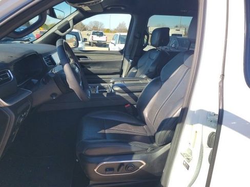 Used 2024 Jeep Wagoneer L Series II image 17