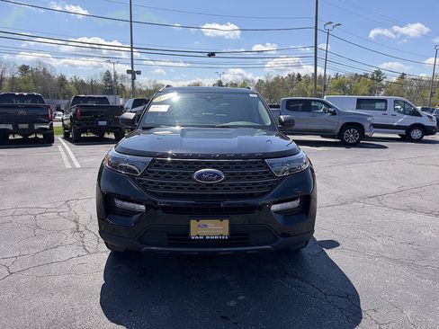 Certified 2021 Ford Explorer XLT w/ Equipment Group 202A AWD/4WD image 11
