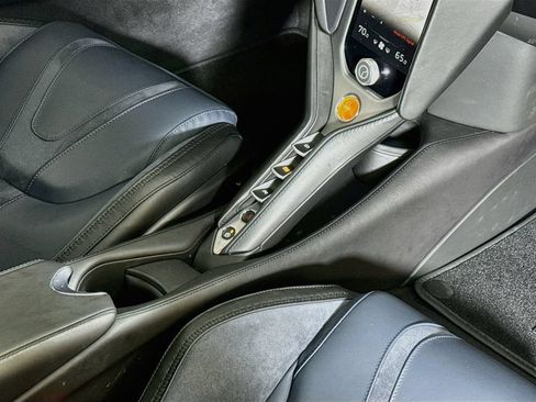 Used 2025 McLaren 750S RWD image 18