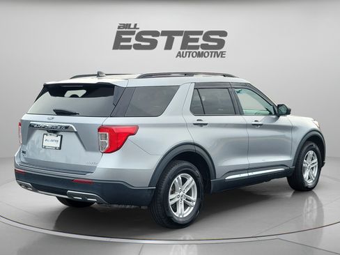 Used 2022 Ford Explorer XLT w/ Equipment Group 202A AWD/4WD image 4