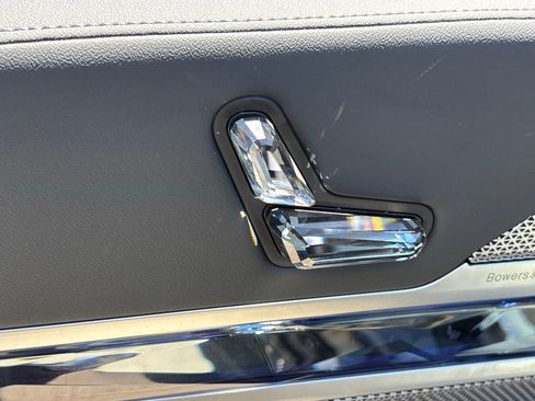 Used 2024 BMW i7 xDrive60 image 11