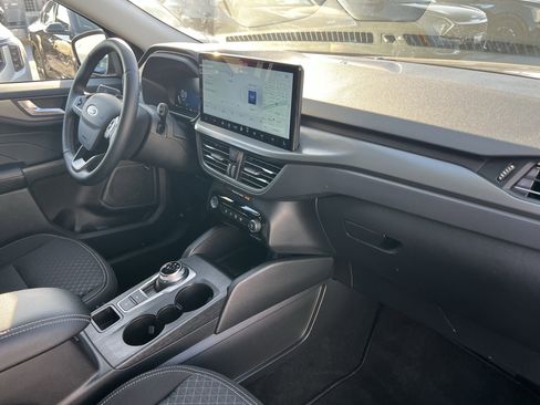 Used 2025 Ford Escape Active w/ Active Premium Tech Pack image 12