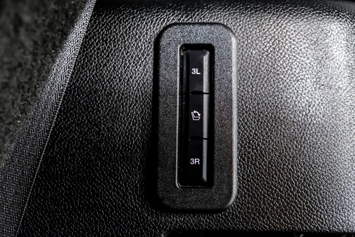 Used 2016 Lincoln Navigator Select RWD image 52