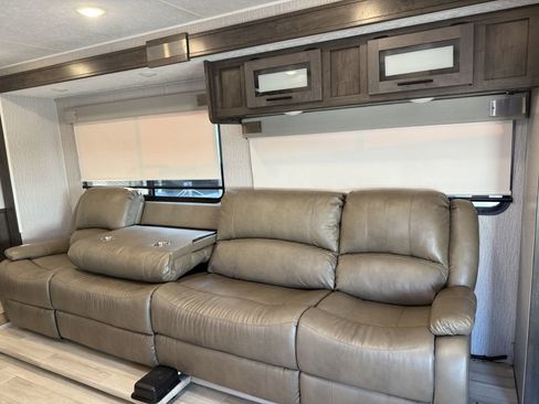 Used 2022 Ford E-450 and Econoline 450 Super Duty w/ Motorhome Prep Package image 63