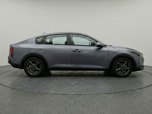 Used 2025 Kia K4 LXS image 11